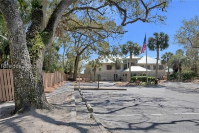 Wow, what a charming home, weekend getaway or vacation rental on Shipyard Golf Club in South Carolina - for sale on GolfHomes.com, golf home, golf lot