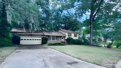 Calling all investors, flippers and primary occupants in search on Golf Club At Wescott Plantation in South Carolina - for sale on GolfHomes.com, golf home, golf lot