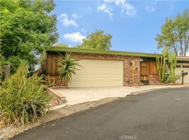 Welcome to your delightful, light and bright 2-bedroom on Woodland Hills Country Club in California - for sale on GolfHomes.com, golf home, golf lot