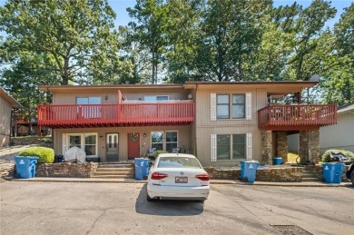 Welcome to this 2-bedroom, 1.5 bath townhouse in the heart of on Bella Vista Country Club and Golf Course in Arkansas - for sale on GolfHomes.com, golf home, golf lot