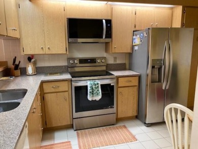 THIS 2BDRM/2BATH UNIT HAS DIRECT GOLF VIEWS OFF BOTH SLIDING on Bear Lakes Country Club in Florida - for sale on GolfHomes.com, golf home, golf lot