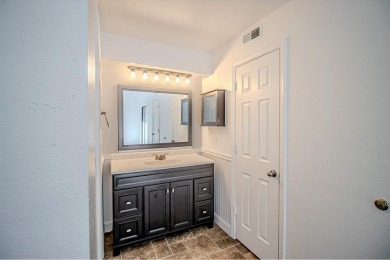 Stunning 4-Bedroom Townhome Near UCO - Renovated  Move-In 
 on KickingBird Golf Course in Oklahoma - for sale on GolfHomes.com, golf home, golf lot