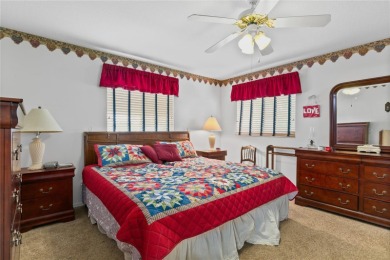 Turnkey 2 bedroom, 2 bath home on a corner lot!  Move right in on The Links of Spruce Creek in Florida - for sale on GolfHomes.com, golf home, golf lot