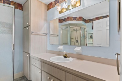 Turnkey 2 bedroom, 2 bath home on a corner lot!  Move right in on The Links of Spruce Creek in Florida - for sale on GolfHomes.com, golf home, golf lot