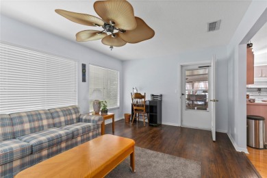 Turnkey 2 bedroom, 2 bath home on a corner lot!  Move right in on The Links of Spruce Creek in Florida - for sale on GolfHomes.com, golf home, golf lot