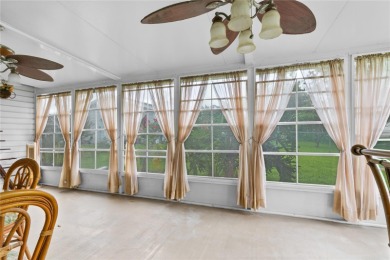 Turnkey 2 bedroom, 2 bath home on a corner lot!  Move right in on The Links of Spruce Creek in Florida - for sale on GolfHomes.com, golf home, golf lot