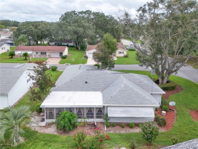 Turnkey 2 bedroom, 2 bath home on a corner lot!  Move right in on The Links of Spruce Creek in Florida - for sale on GolfHomes.com, golf home, golf lot