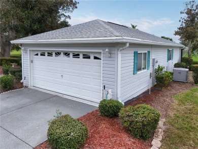 Turnkey 2 bedroom, 2 bath home on a corner lot!  Move right in on The Links of Spruce Creek in Florida - for sale on GolfHomes.com, golf home, golf lot