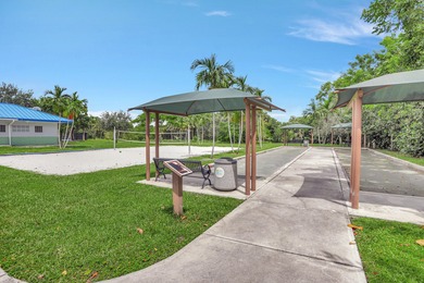 Great opportunity to own a spacious 2 bed, 2 bath condo in on Palm-Aire Country Club and Resort - Palms in Florida - for sale on GolfHomes.com, golf home, golf lot
