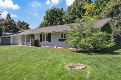 Welcome to this beautifully updated rancher located in the on Manito Golf and Country Club in Washington - for sale on GolfHomes.com, golf home, golf lot