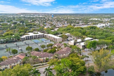Lovely 3 bedroom 2 1/2 bath townhome on a cul de sac in Arbor on Deer Creek Golf Club in Florida - for sale on GolfHomes.com, golf home, golf lot
