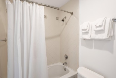 Updated cabinets and NEW Wood-Like flooring throughout on Sandestin Golf and Beach Resort - The Links in Florida - for sale on GolfHomes.com, golf home, golf lot