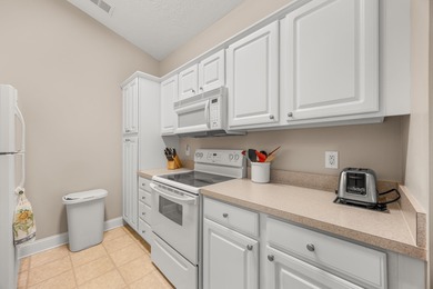 Move in Ready!  This 3 bedroom, 2 Bath unit has been on Arrowhead Country Club in South Carolina - for sale on GolfHomes.com, golf home, golf lot