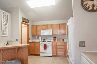 This is a beautifully maintained 3-bedroom, 2 bath rancher on Prairie Falls Golf Club in Idaho - for sale on GolfHomes.com, golf home, golf lot