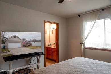 This is a beautifully maintained 3-bedroom, 2 bath rancher on Prairie Falls Golf Club in Idaho - for sale on GolfHomes.com, golf home, golf lot