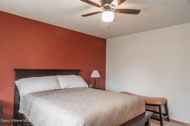 This is a beautifully maintained 3-bedroom, 2 bath rancher on Prairie Falls Golf Club in Idaho - for sale on GolfHomes.com, golf home, golf lot