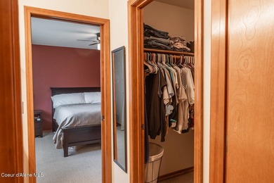 This is a beautifully maintained 3-bedroom, 2 bath rancher on Prairie Falls Golf Club in Idaho - for sale on GolfHomes.com, golf home, golf lot