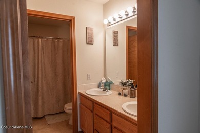 This is a beautifully maintained 3-bedroom, 2 bath rancher on Prairie Falls Golf Club in Idaho - for sale on GolfHomes.com, golf home, golf lot