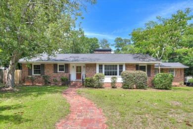 Elegant Southern Living in Aiken Estates - 3BR, 2BA

Welcome to on Houndslake Country Club in South Carolina - for sale on GolfHomes.com, golf home, golf lot