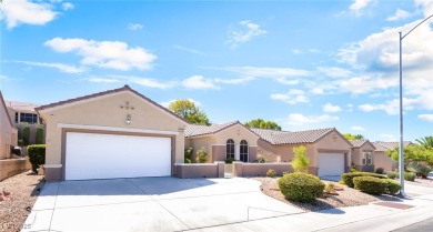 This beautifully remodeled 2-bedroom+den home in Sun City Anthem on Revere Golf Club in Nevada - for sale on GolfHomes.com, golf home, golf lot