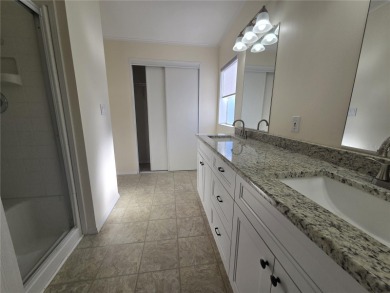 Zellwood Station Very well maintained 3-Bedroom 2 bath Palm on Zellwood Station Country Club in Florida - for sale on GolfHomes.com, golf home, golf lot