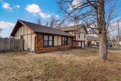 3839 N Stewart offers a spacious 3 bed, 2.5 bath split-level on Bill and Payne Stewart Golf Course  in Missouri - for sale on GolfHomes.com, golf home, golf lot