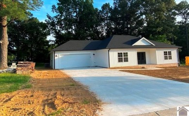 New Const. home in Links Subdivision with access to golf course! on Mayfield-Graves Country Club in Kentucky - for sale on GolfHomes.com, golf home, golf lot