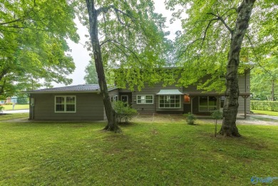 Bring the family, there's plenty of room here and you're going on Point Mallard Golf Course in Alabama - for sale on GolfHomes.com, golf home, golf lot