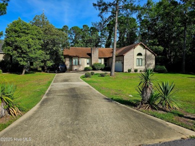 Looking for charm, comfort & convenience all in one? Welcome to on Harbour Point Golf Club in North Carolina - for sale on GolfHomes.com, golf home, golf lot