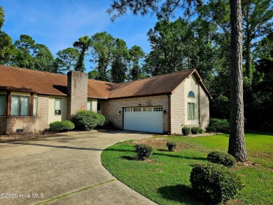 Looking for charm, comfort & convenience all in one? Welcome to on Harbour Point Golf Club in North Carolina - for sale on GolfHomes.com, golf home, golf lot