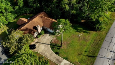 Looking for charm, comfort & convenience all in one? Welcome to on Harbour Point Golf Club in North Carolina - for sale on GolfHomes.com, golf home, golf lot