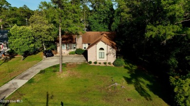 Looking for charm, comfort & convenience all in one? Welcome to on Harbour Point Golf Club in North Carolina - for sale on GolfHomes.com, golf home, golf lot