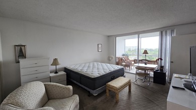 Great opportunity to own a 1 bedroom, 1.5 bathroom king unit in on Palm-Aire Country Club and Resort - Palms in Florida - for sale on GolfHomes.com, golf home, golf lot