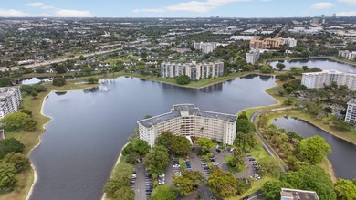 Great opportunity to own a 1 bedroom, 1.5 bathroom king unit in on Palm-Aire Country Club and Resort - Palms in Florida - for sale on GolfHomes.com, golf home, golf lot