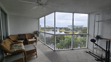 Great opportunity to own a 1 bedroom, 1.5 bathroom king unit in on Palm-Aire Country Club and Resort - Palms in Florida - for sale on GolfHomes.com, golf home, golf lot