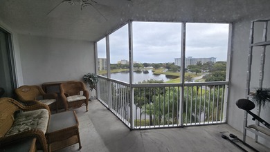 Great opportunity to own a 1 bedroom, 1.5 bathroom king unit in on Palm-Aire Country Club and Resort - Palms in Florida - for sale on GolfHomes.com, golf home, golf lot
