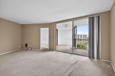 Great opportunity to own a 1 bedroom, 1.5 bathroom king unit in on Palm-Aire Country Club and Resort - Palms in Florida - for sale on GolfHomes.com, golf home, golf lot