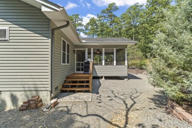 Darling and move-in ready, this updated 3-bed, 2-bath home is on Balboa Golf Course in Arkansas - for sale on GolfHomes.com, golf home, golf lot