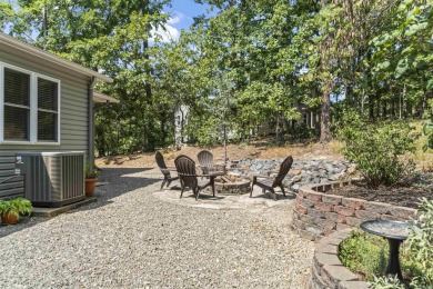 Darling and move-in ready, this updated 3-bed, 2-bath home is on Balboa Golf Course in Arkansas - for sale on GolfHomes.com, golf home, golf lot