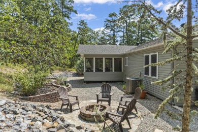Darling and move-in ready, this updated 3-bed, 2-bath home is on Balboa Golf Course in Arkansas - for sale on GolfHomes.com, golf home, golf lot