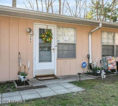 Charming 2-bed, 1-bath home in the desirable ''Home of the Seven on Greenbriar Woodlands in New Jersey - for sale on GolfHomes.com, golf home, golf lot