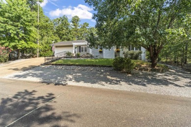Darling and move-in ready, this updated 3-bed, 2-bath home is on Balboa Golf Course in Arkansas - for sale on GolfHomes.com, golf home, golf lot