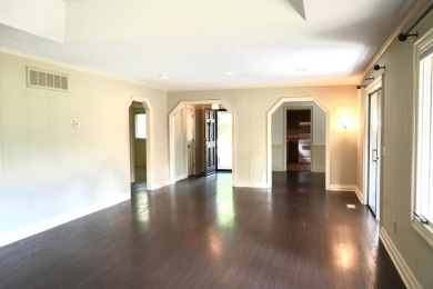 Welcome to this beautifully maintained 2 bedroom, 2 bath villa on Houndslake Country Club in South Carolina - for sale on GolfHomes.com, golf home, golf lot