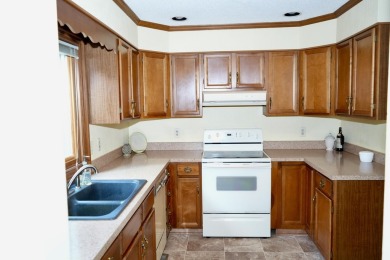Welcome to this beautifully maintained 2 bedroom, 2 bath villa on Houndslake Country Club in South Carolina - for sale on GolfHomes.com, golf home, golf lot