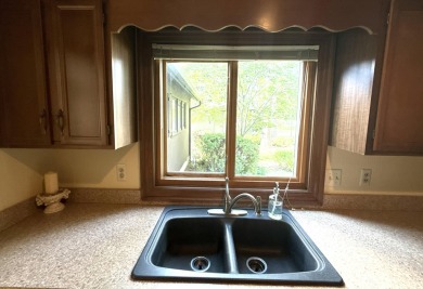 Welcome to this beautifully maintained 2 bedroom, 2 bath villa on Houndslake Country Club in South Carolina - for sale on GolfHomes.com, golf home, golf lot