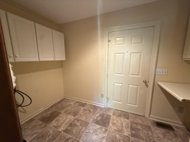 Welcome to this beautifully maintained 2 bedroom, 2 bath villa on Houndslake Country Club in South Carolina - for sale on GolfHomes.com, golf home, golf lot