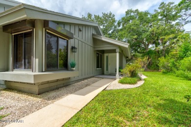 Beautifully Updated exquisite 3 Bedroom, 2 Bath Golf Villas End on Spruce Creek Golf Club in Florida - for sale on GolfHomes.com, golf home, golf lot