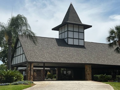 Beautifully maintained 2-bedroom, 2-bath home offering comfort on Lake Henry Golf Club in Florida - for sale on GolfHomes.com, golf home, golf lot