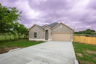 This fresh and functional 3-bedroom, 2-bath home offers style on The Club At Runaway Bay in Texas - for sale on GolfHomes.com, golf home, golf lot