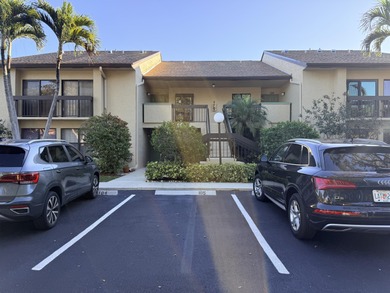 UPDATED 2ND FLOOR CONDO FEATURING WHITE EAT-IN KITCHEN WITH NEW on Boca Delray Golf and Country Club in Florida - for sale on GolfHomes.com, golf home, golf lot